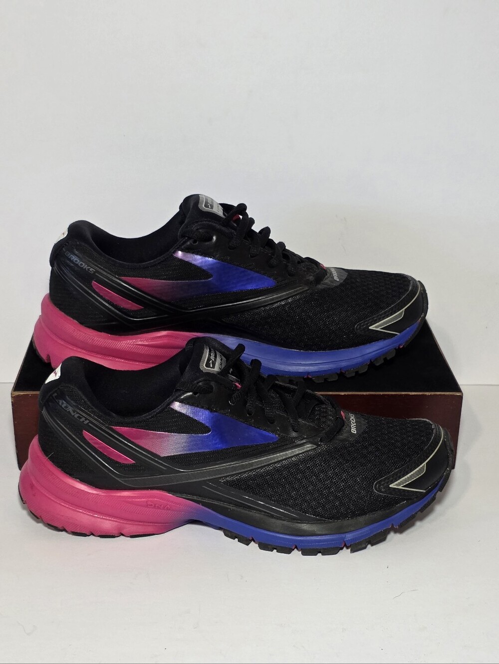 Brooks Launch 4 Womens Size 7.5 B Running Shoes Black Pink Blue 1202341B066